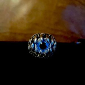 Beautiful eyeball ring, size 8 I think, the pictures don’t do it justice